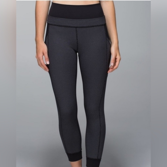 Lululemon En Route Crop Diamond Dot Black White / Black Size 6 - Picture 1 of 15